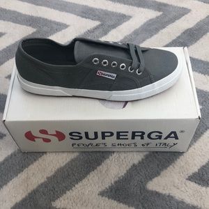 NWT gray supergas size 9.5